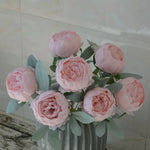 bouquet pivoines artificielles têtes roses rouges blanches decoration maison intérieur romantique