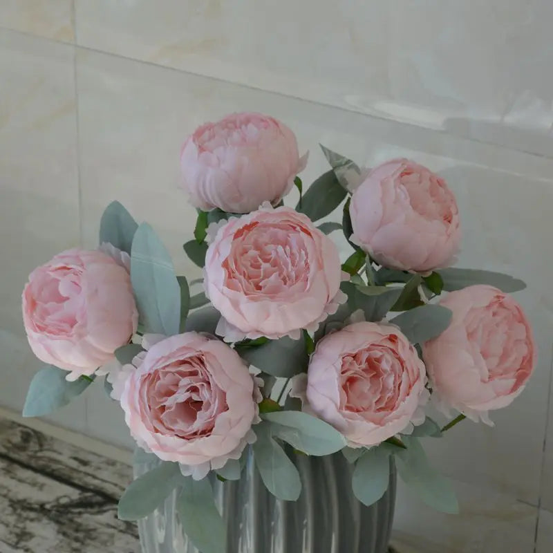 bouquet pivoines artificielles têtes roses rouges blanches decoration maison intérieur romantique