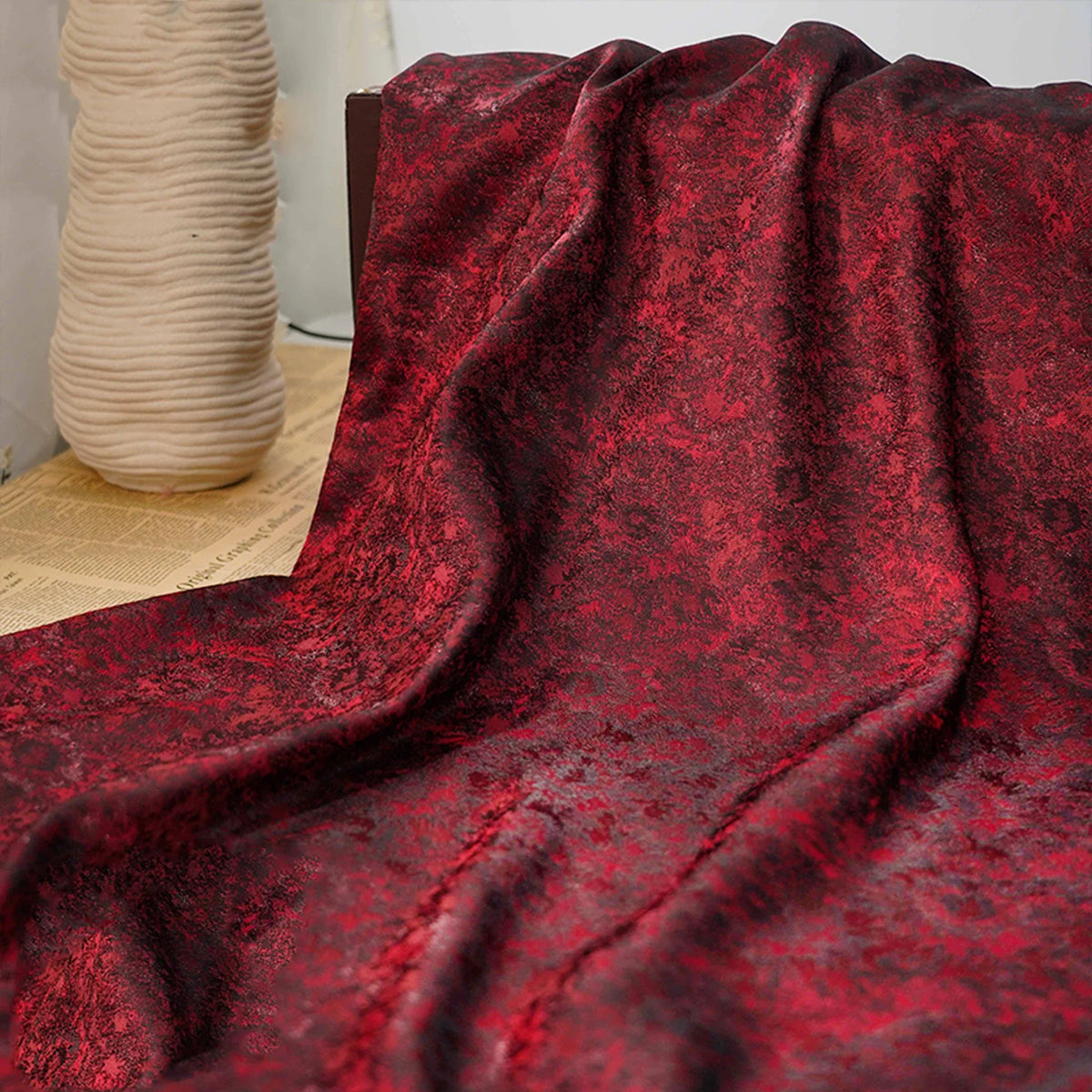 tissu polyester rouge texturé marbré moderne opacité jacquard 160cm bricolage respectueux environnement