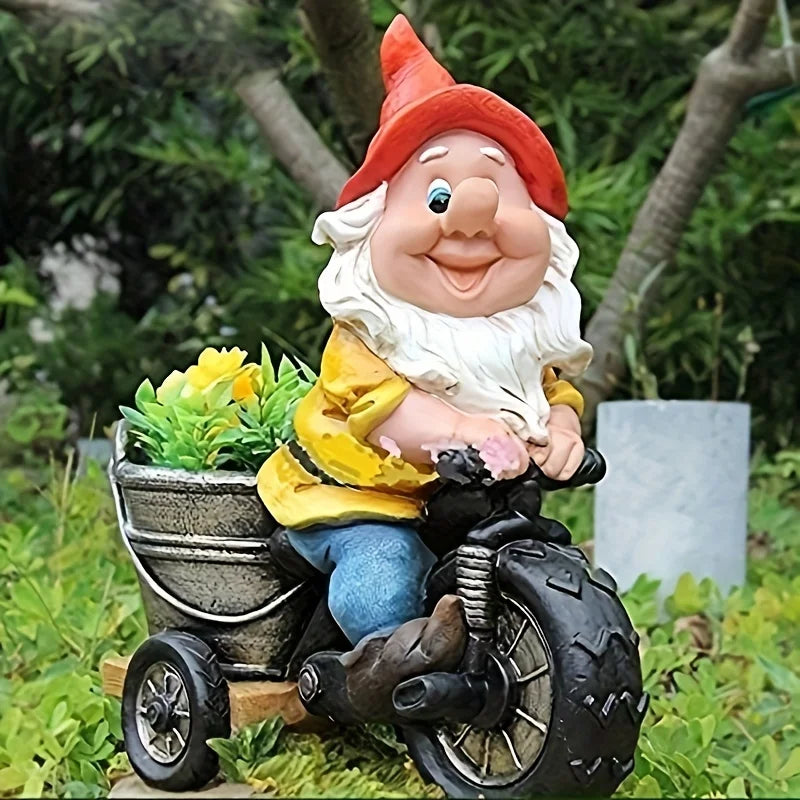 décoration jardin gnome moto rouge veste jaune pantalon bleu barbe blanche fleurs jaunes