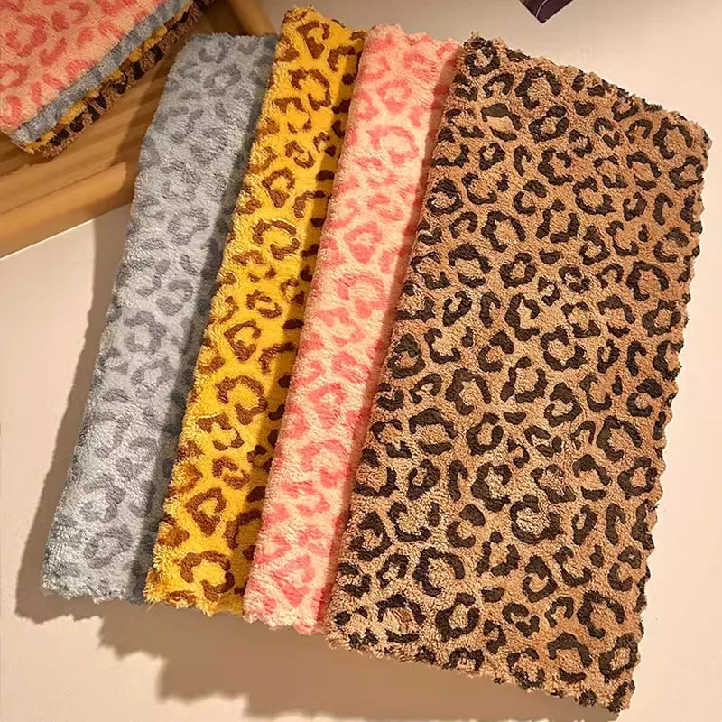 serviettes rose gris jaune marron imprimé léopard texturées absorption haute toilette utilisation domestique polygone