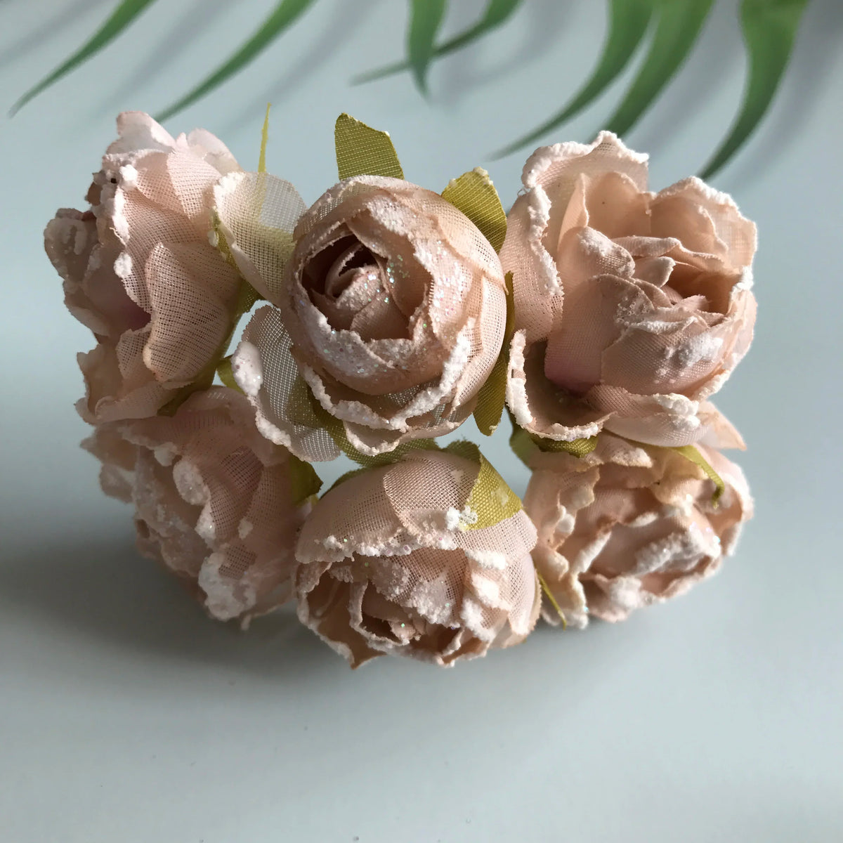 bouquet fleurs artificielles roses blanches bleues marrons rouges mariage anniversaire intérieur