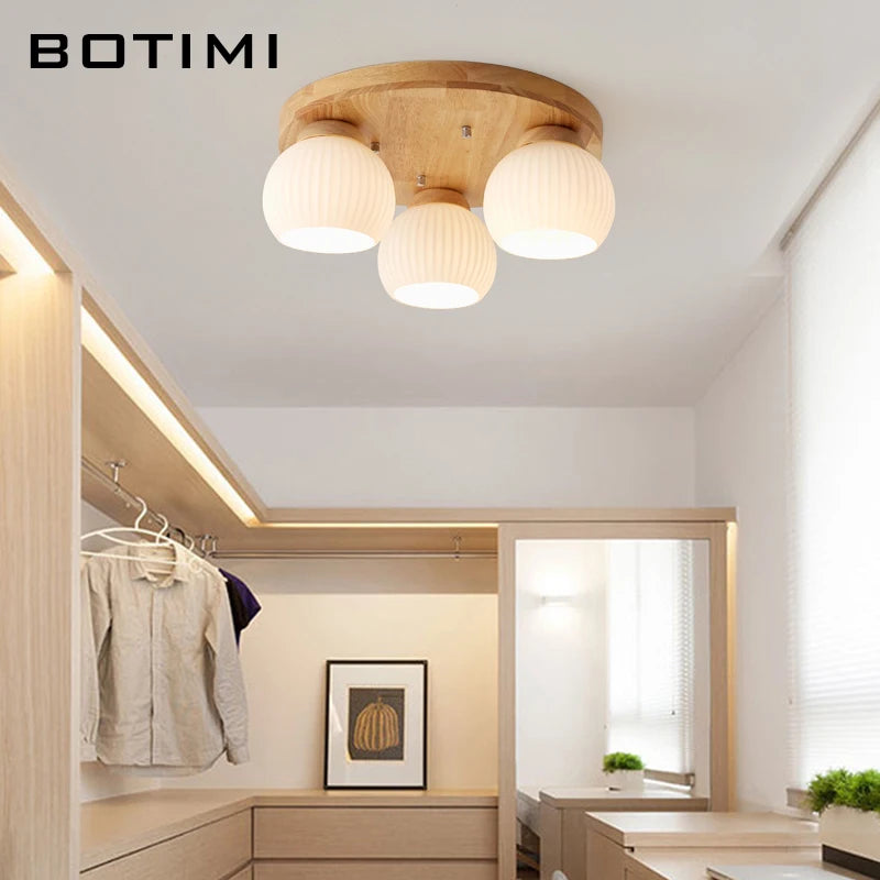 lampe moderne bois blanc abat jour verre motifs plissés éclairage chambre coucher