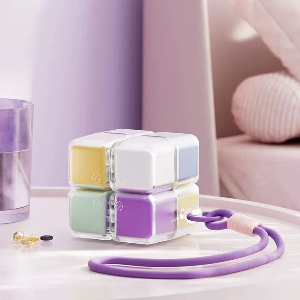 cube rangement médicaments violet blanc vert jaune moderne compartiments cordelette portable organisation