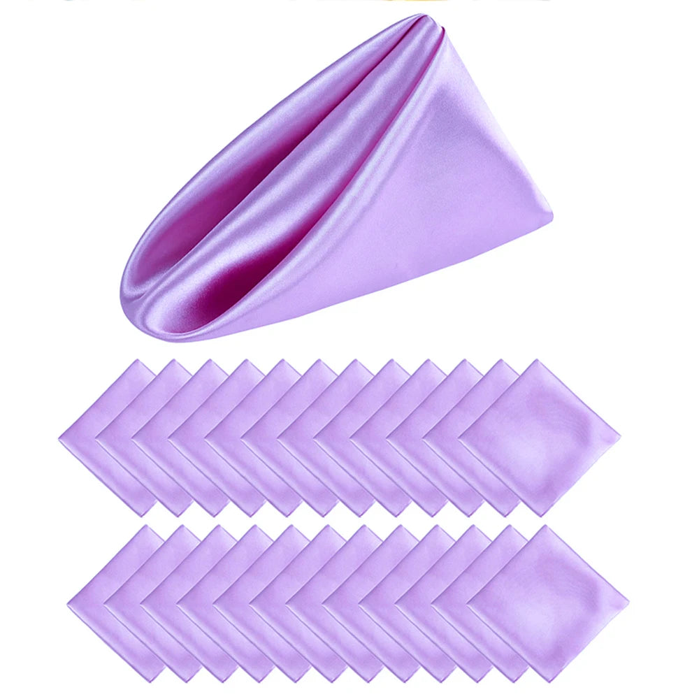 Serviettes en satin violet de haute qualité, parfaites pour les mariages, les événements ou les décorations.