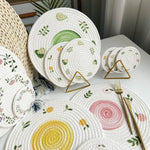 ensemble assiettes sous verres fleurs motif artisanal rustique cuisine table manger