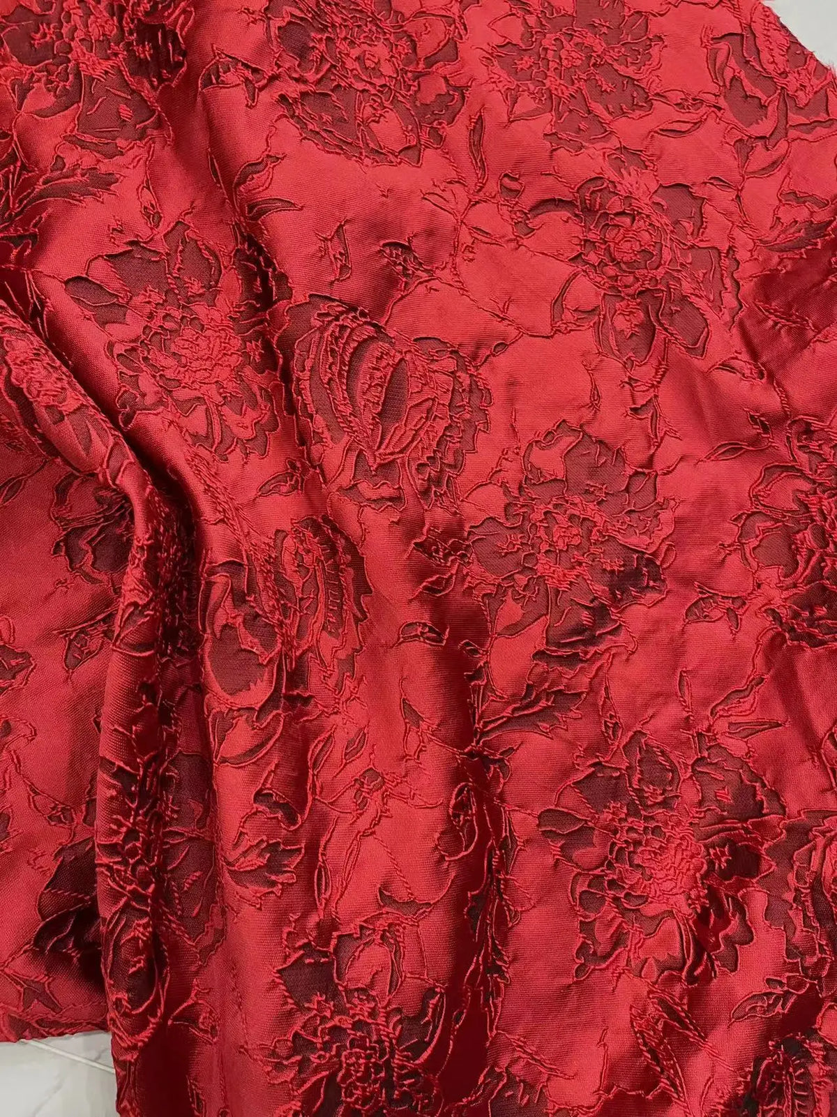 tissu brocart polyester floral relief opaque élégant vintage couture décoration robe sac 144cm