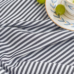 nappe table rectangulaire rayures diagonales bleu marine moderne imperméable polyester 140cm 180cm 200cm 220cm