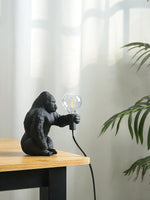 lampe poser moderne or noir ampoule led texture gorille animalier tringle câble noir