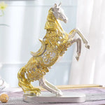 statue cheval décoré argenté doré motifs floraux géométriques ornementaux décoration intérieure statuaire métallique nuances