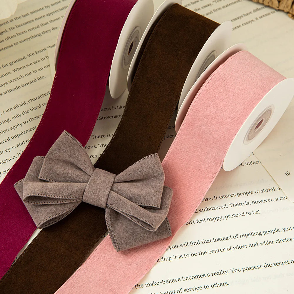rubans décoratifs velours marron rose gris bleu marine beige classiques adhésifs diy cadeaux fêtes