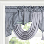 rideau franges gris clair uni satiné opacité classique pompons 140cm 45cm