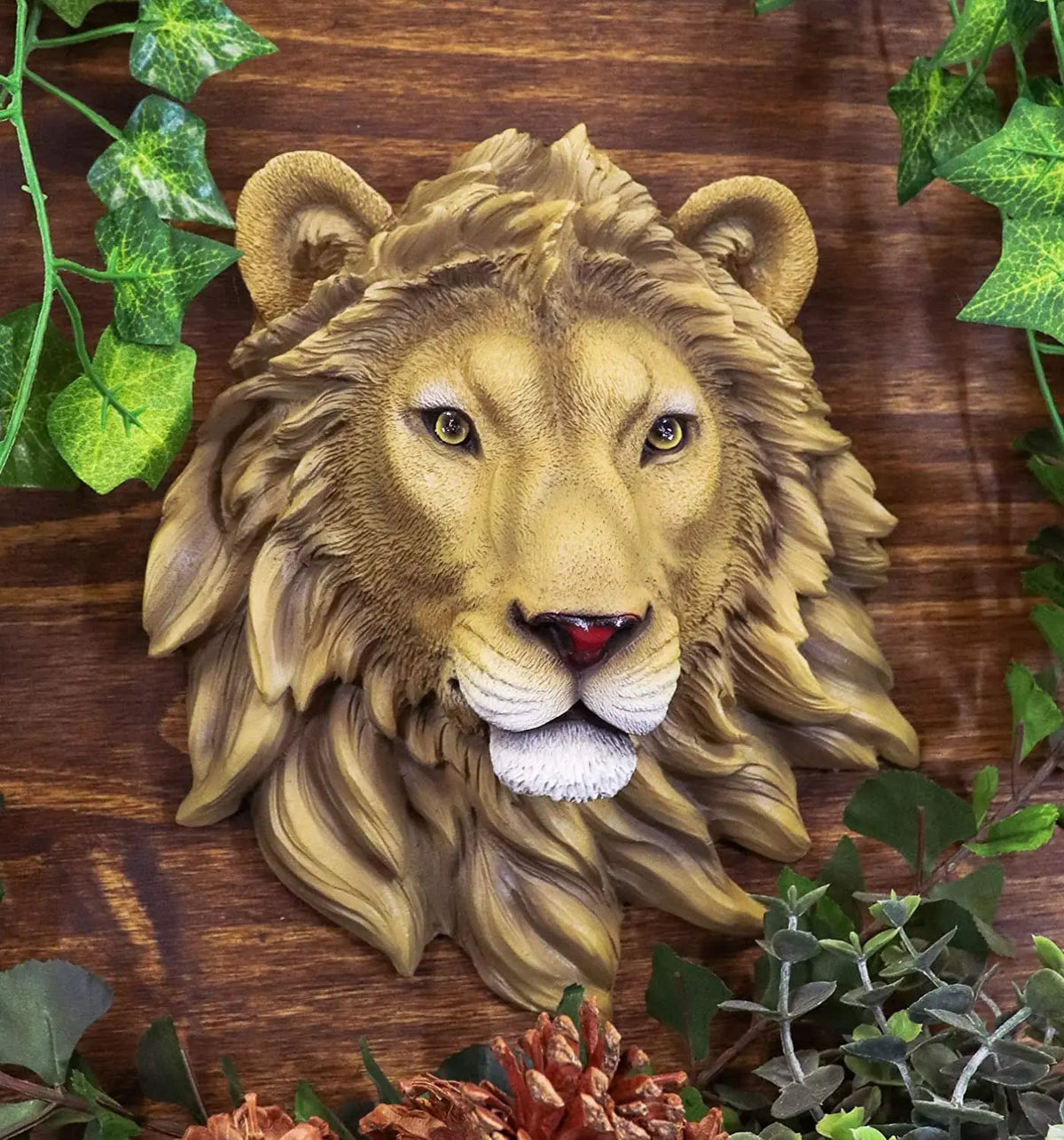Tête d'animal murale en résine verte dans un intérieur rustique