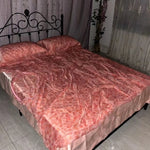 couverture lit floral rose violet marron semi transparent satinée décoration romantique oreillers assortis aspect