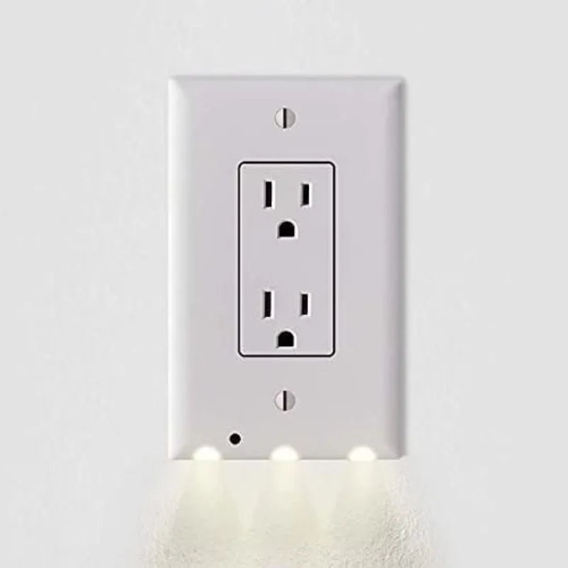 Veilleuse LED installée sur prise électrique dans un couloir