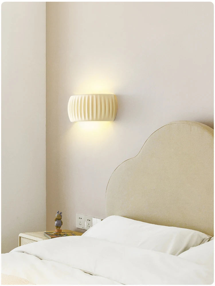 applique murale moderne blanc vert orange rayures horizontales éclairage quotidien chambre coucher salle manger