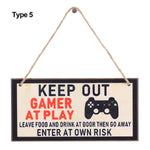plaque décorative bois graphique texte jeu manette humoristique corde noire bleue adolescente chambre