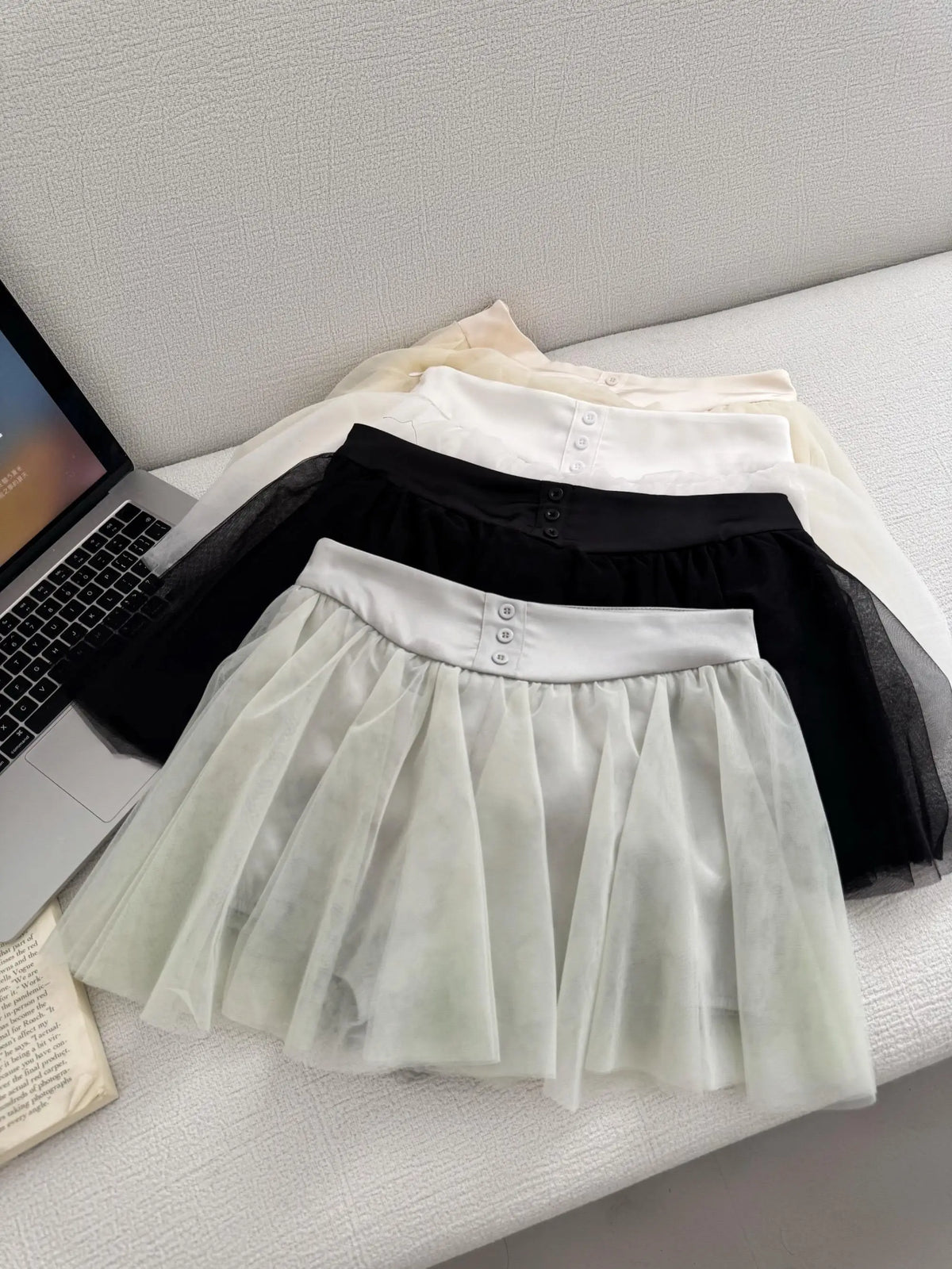jupe élastique minijupe dessus genou élégante tulle noir blanc féminine chic translucide boutons