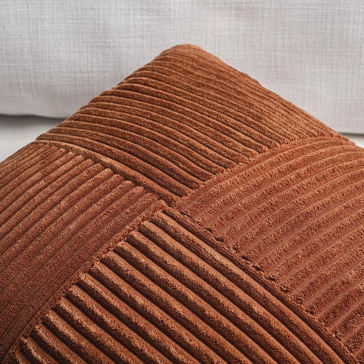 housse coussin carrée marron rayures horizontales moderne canapé lit décoration maison