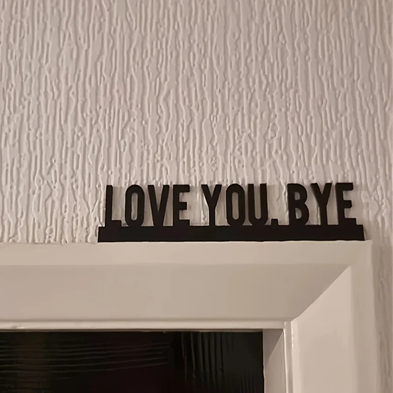 décoration murale plaque minimaliste LOVE YOU BYE noir lettres blanches salon contemporain sans électricité