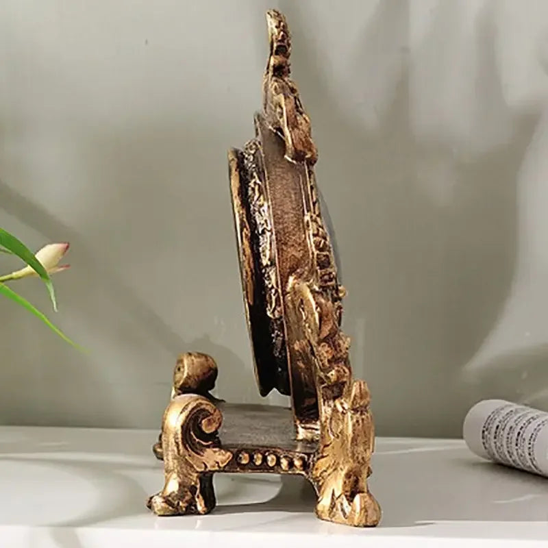 horloge table baroque dorée motifs floraux chiffres romains quartz ornements classiques