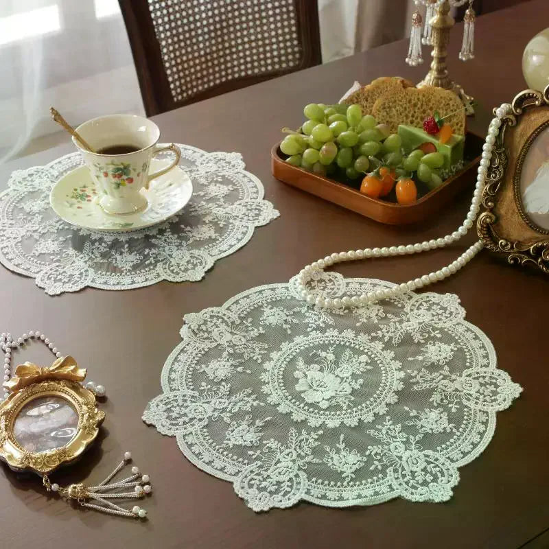 serviettes table classiques broderie florale dentelle fine blanc vintage