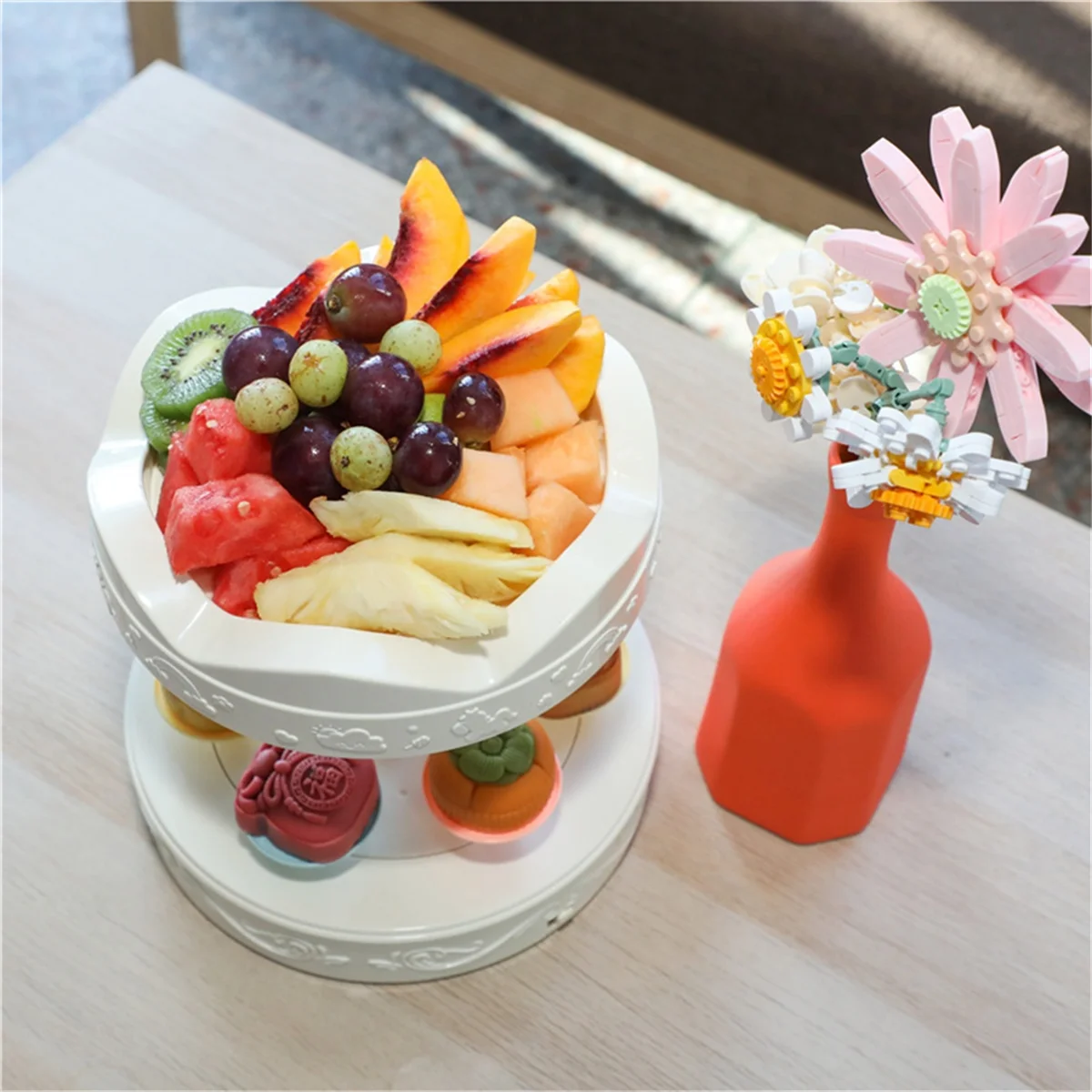 présentoir desserts classique blanc décorations florales cupcakes macarons tournant support gâteaux central individuels plateaux