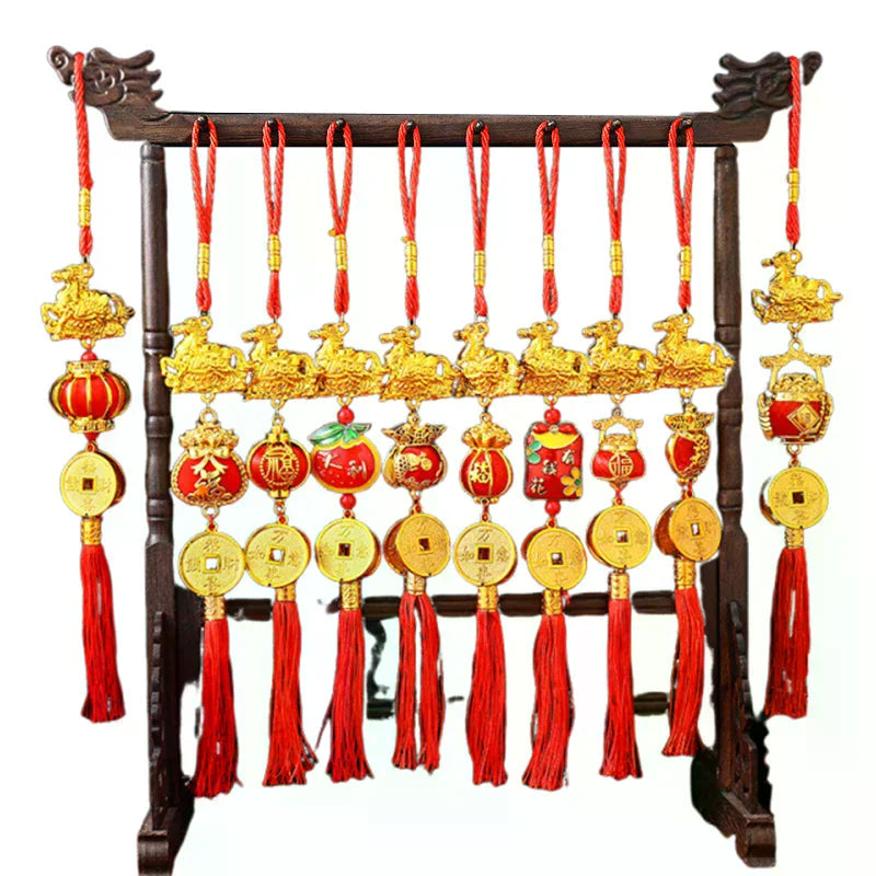 décoration murale chinoise artisanale rouge doré motifs traditionnels papier brodé pompons cloche festive