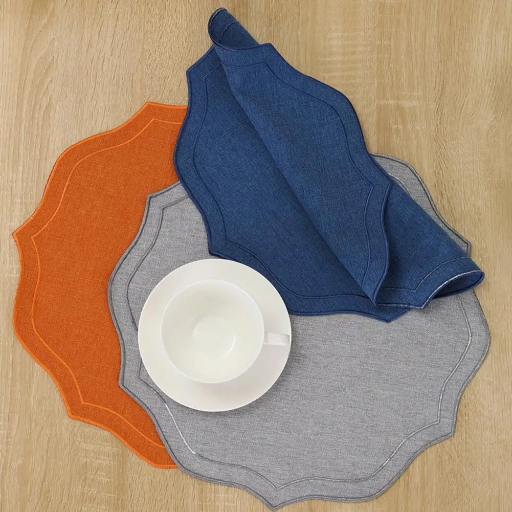 sets table décoratifs élégants motifs floraux couleurs vives nappe texturée festif