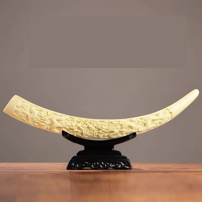 ornement sculpté corne humaine structures architecturales beige clair détail artisanal support noir salon