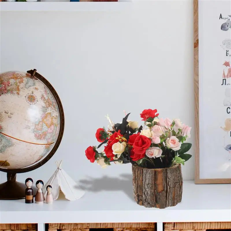 Arrangement de fleurs séchées dans pot en bois rustique