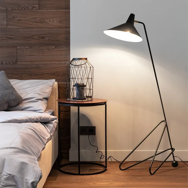 lampadaire led vintage noir pied trépied angle salon chambre coucher abatjour conique mid century