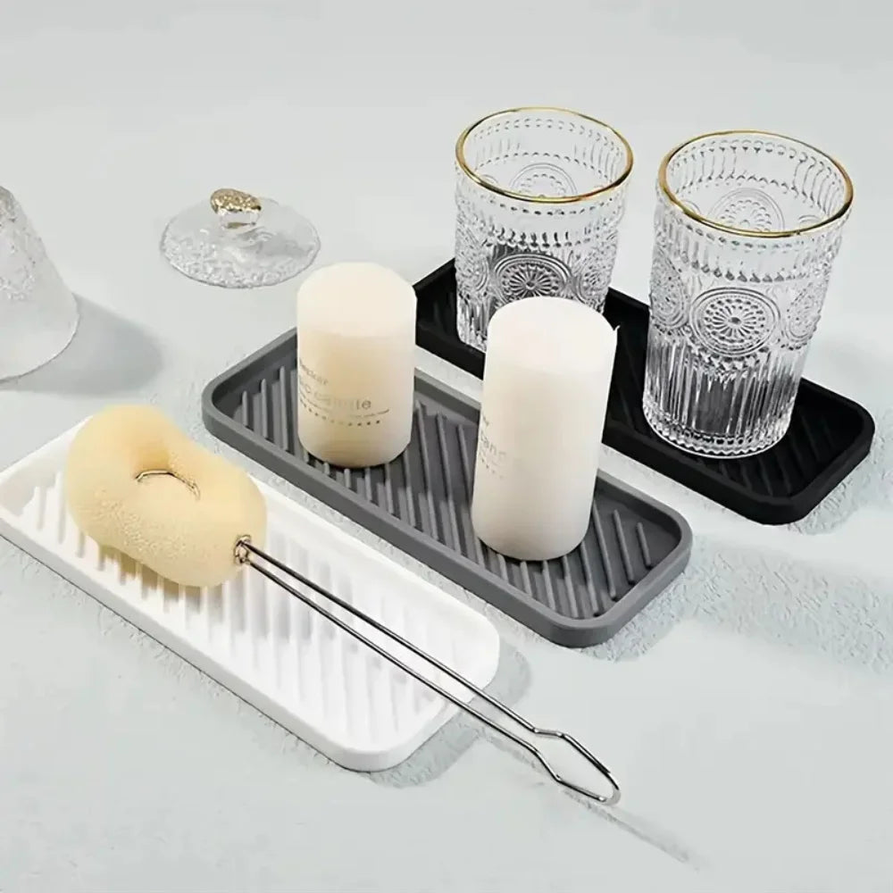 plateau rangement moderne noir blanc rayures diagonales salle bain accessoire organisation quotidienne économies espace