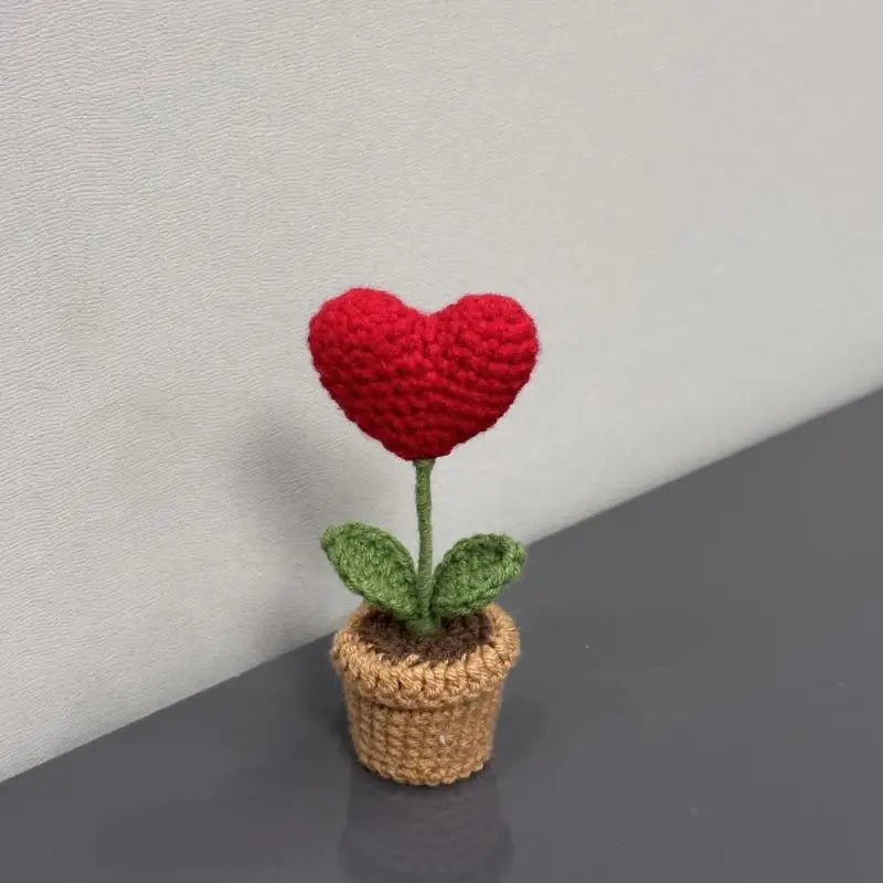plante tricotée cœur rouge feuilles vertes pot marron artisanale créative intérieur jardin