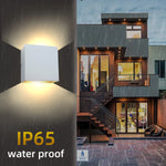 lampe murale led moderne blanche or ip65 fixation murale lentille translucide aluminium