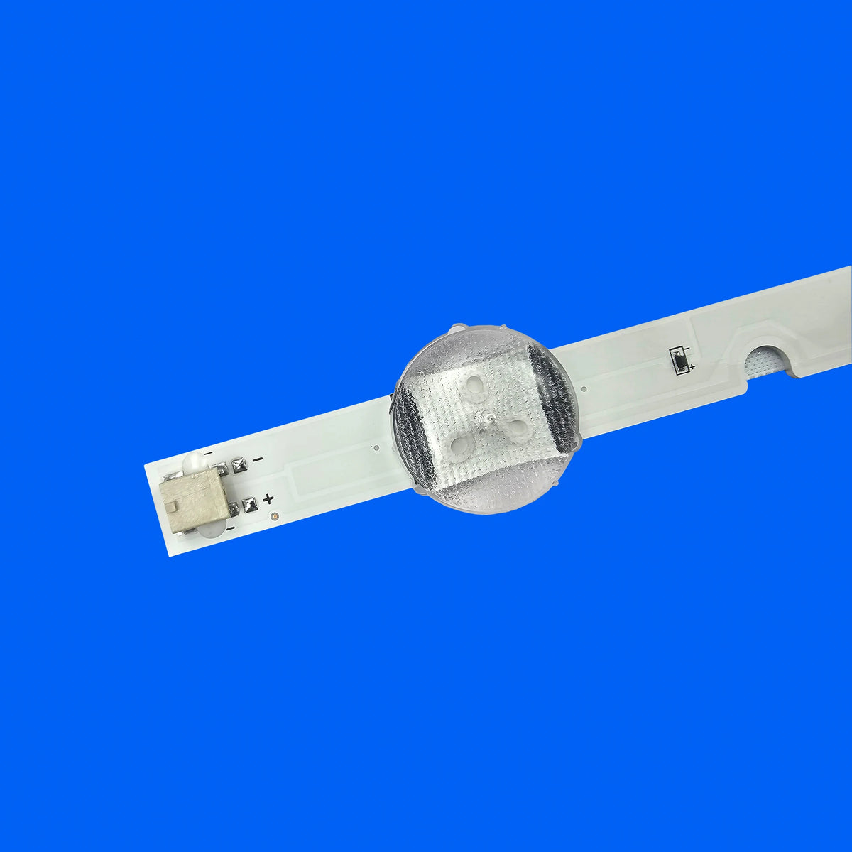 ruban lumineux led blanc moderne adhésif connecteurs électriques fixations facilitées trame rectiligne lisse opaques