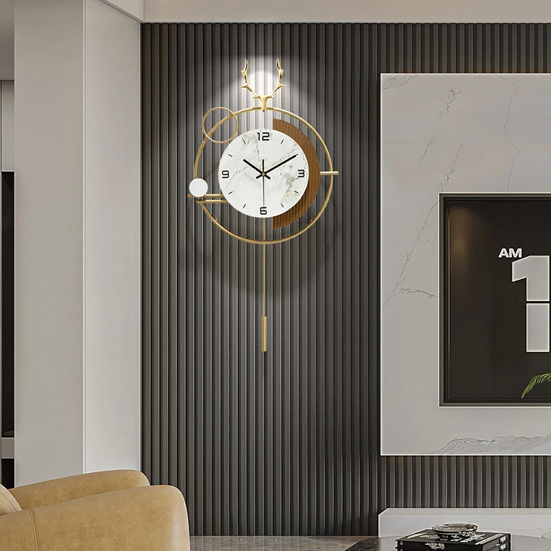 horloge murale moderne aiguille cadre doré cadran blanc motifs géométriques pendule dorée