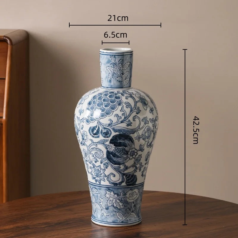 vase porcelaine chinois blanc bleu fleurs feuilles oiseaux géométrique classique floral table decoration