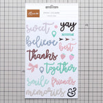 sticker epoxy violet bleu clair rose vert lettres stylisées fraises points decoration écriture fluide