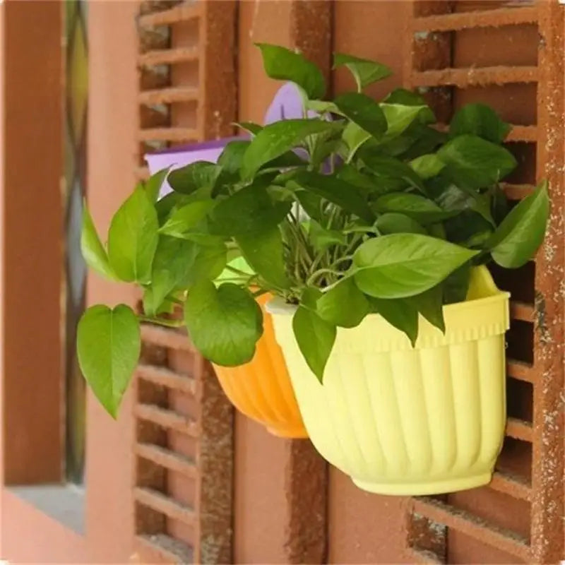 pots fleurs suspendus rayures verticales blanc jaune violet vert orange rose modernes crochets jardinage