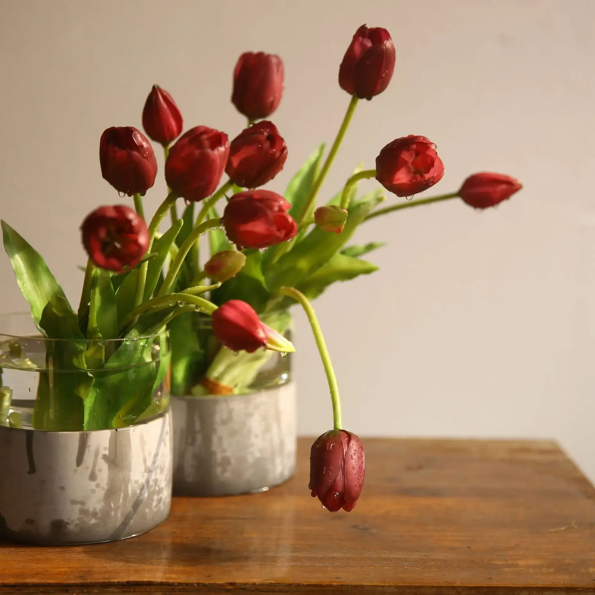 bouquet tulipes artificielles jaune orange rouge blanc décoration intérieure moderne vase verre anniversaire mariage