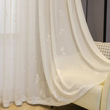 rideau blanc transparent notes musicales brodées salon chambre décoration classique moderne maison