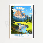 Une magnifique paysage de montagnes enneigées et de forêts verdoyantes entourant un lac reflétant le ciel bleu dans les Dolomites, en Italie.