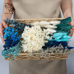 bouquet fleurs séchées bleu blanc vert plumes eucalyptus décoration maison anniversaire mariage