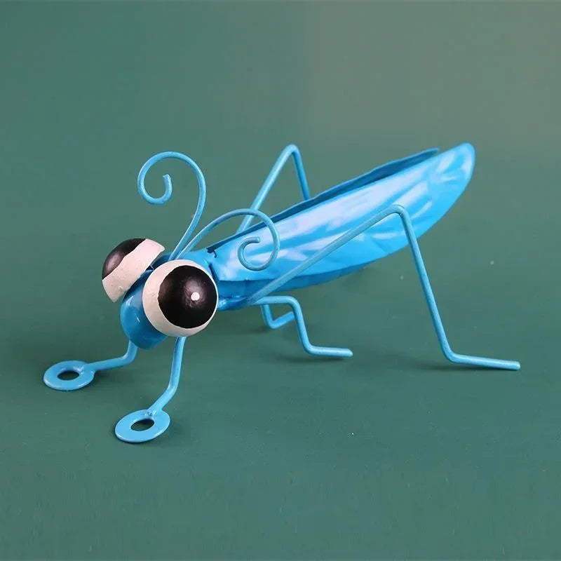 figurine insecte sauterelle verte bleu résine brillante artisanale moderne extérieur décoration jardin