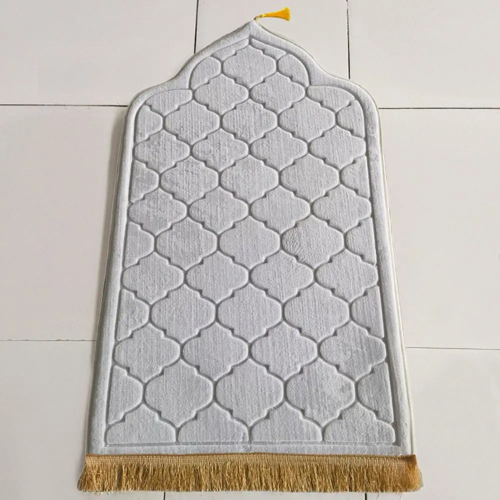 tapis géométrique moderne élégant vert clair bleu marine rouge rose gris clair franges dorées