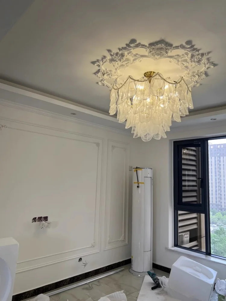 lustre led blanc doré feuillagé classique baroque translucide cristaux salon chambre