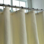 rideau douche blanc texture points moderne anneaux métalliques polyester opacité chambre salle bain