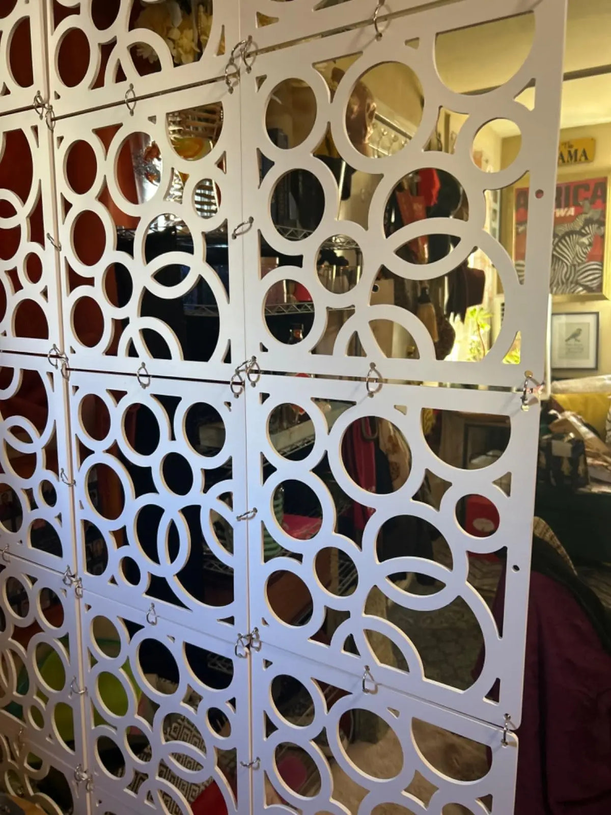 panneaux séparation suspendus blancs motifs géométriques modernes cloisons pièces bois opaques clips fixation