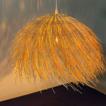 lampe suspendue moderne jaune doré fibres naturelles opacité artisanale métal suspension câble